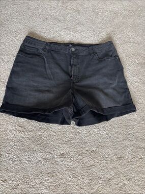 Reitmans Women's Black Rolled-Hem Denim Shorts